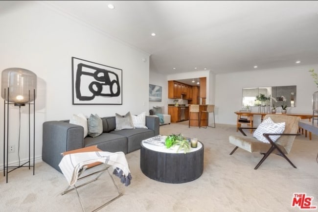 Foto del edificio - 612 S Barrington Ave