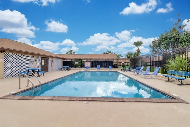 Building Photo - 907 Park Villa Cir