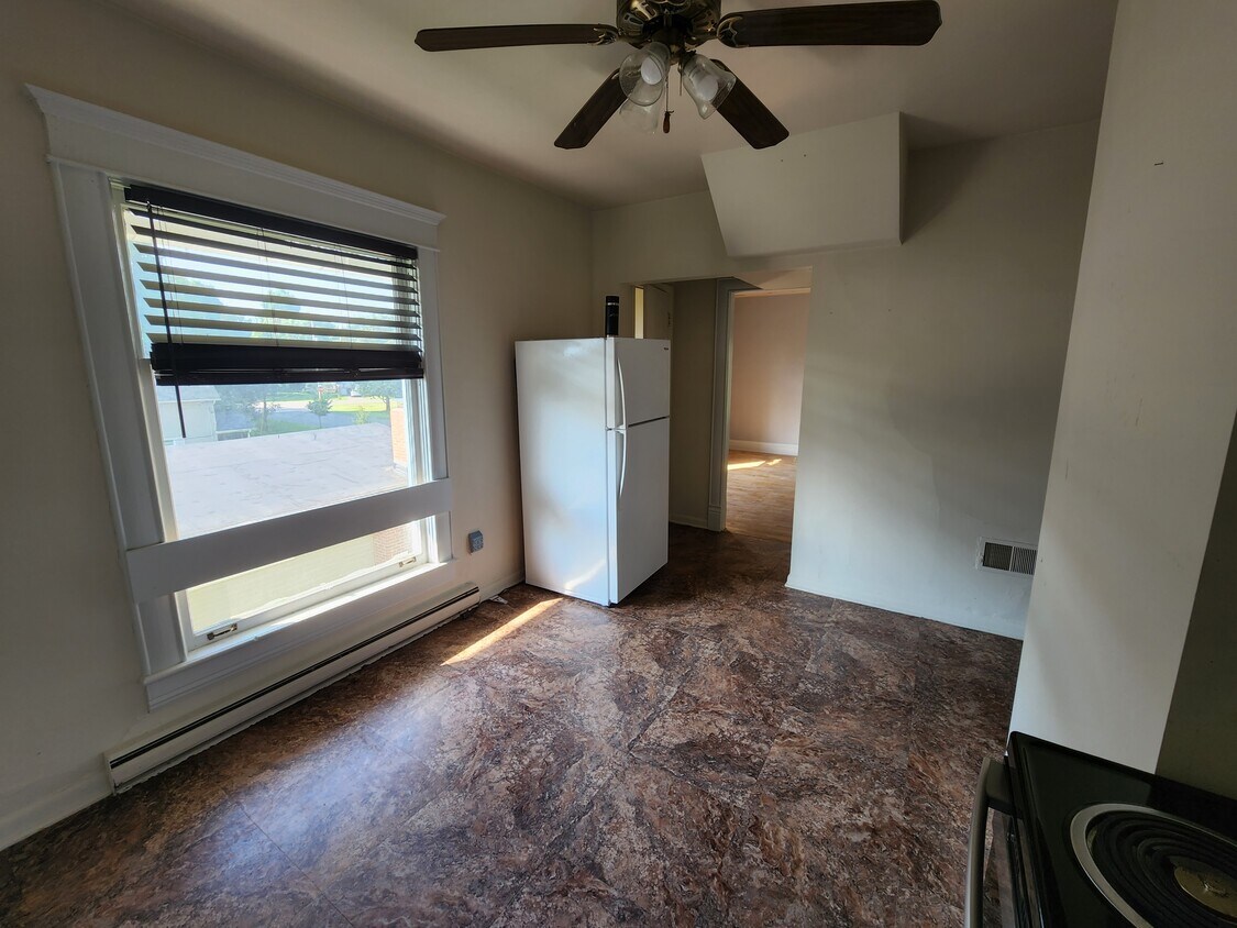 221 S Washington St Unit 3, Manchester, MI 48158 Apartments in