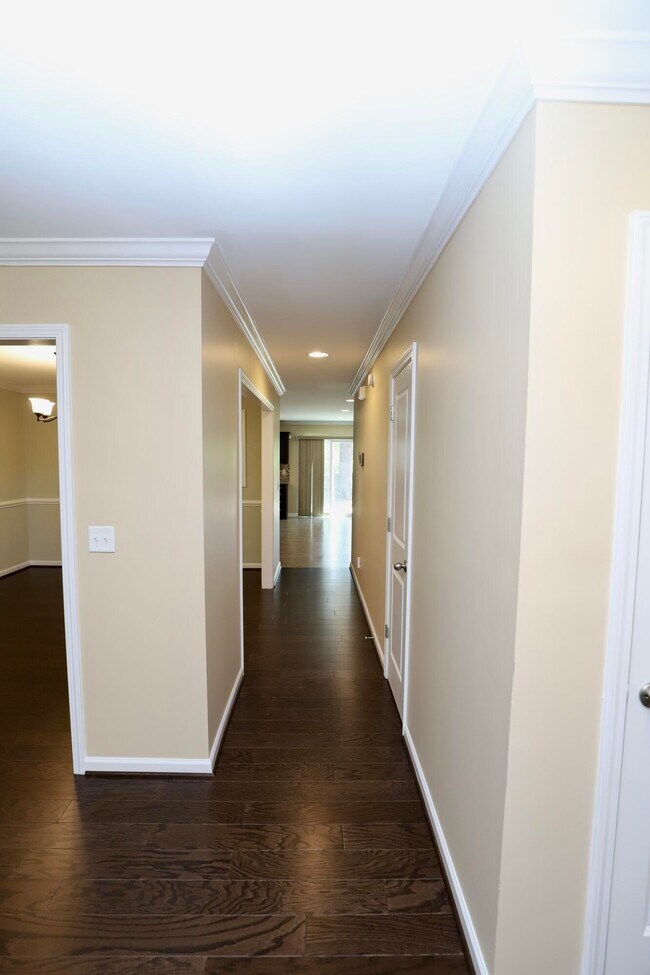 Foto del edificio - 1761 Nicholas Dr