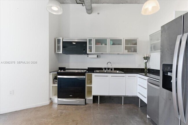 Foto del edificio - 10 SW South River Dr