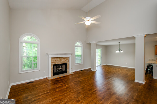 Building Photo - 160 Stoneforest Dr