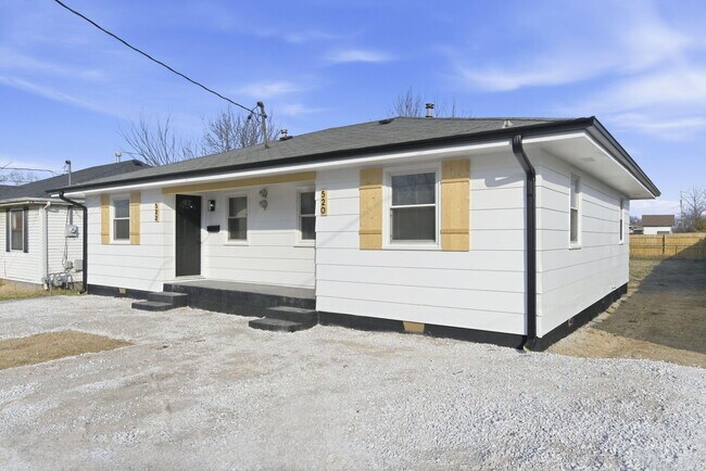 Building Photo - 520 N Park Ave