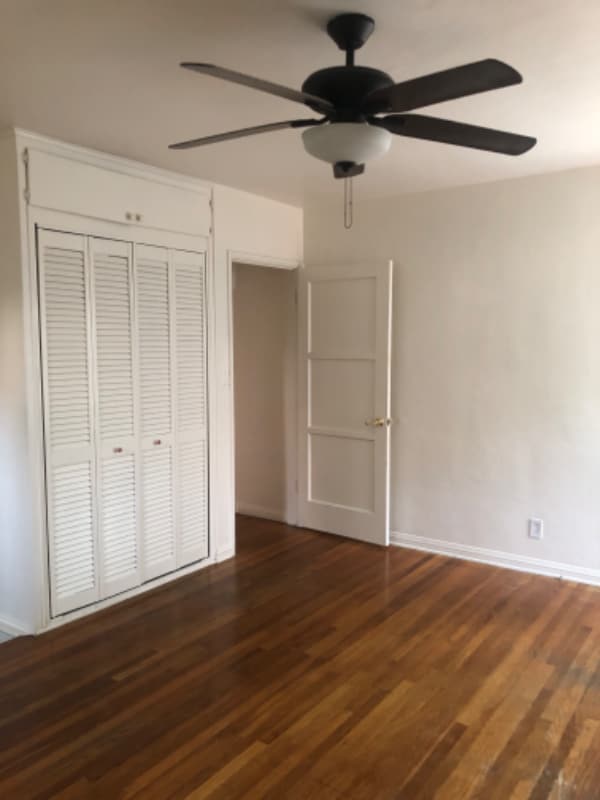 Building Photo - 2721 E Chevy Chase Dr