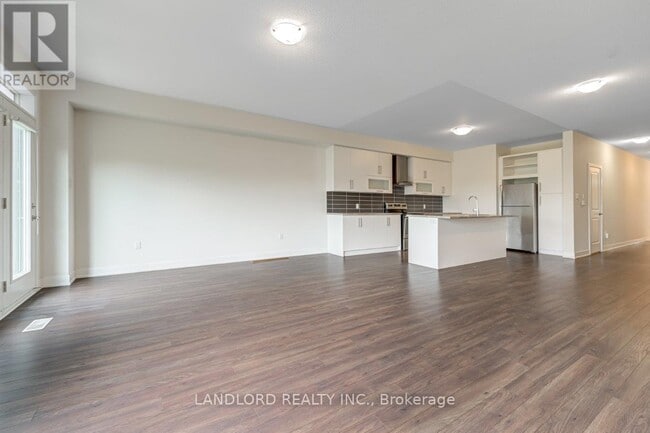 Photo du bâtiment - 40 Donald Fleming Way