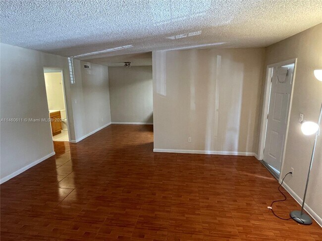 Building Photo - 6900 SW 39th St