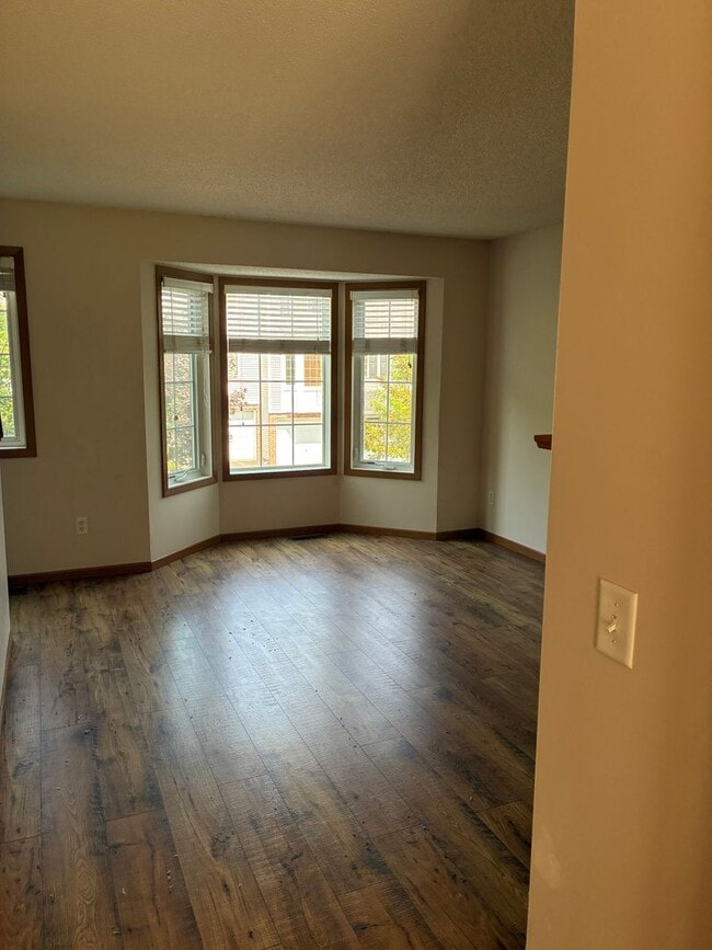 Building Photo - 2991 Village Ln