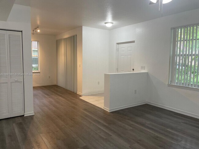 Foto del edificio - 6474 W Sample Rd