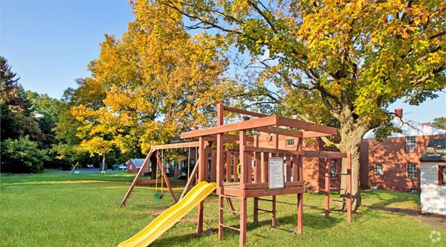 Foto del edificio - Classic American Townhomes and Apartments