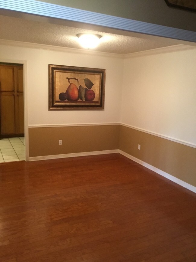 Foto del edificio - Beautiful 4/2 in Ellerbe Road Estates