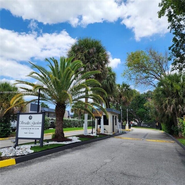 Foto del edificio - 8020 N Colony Cir