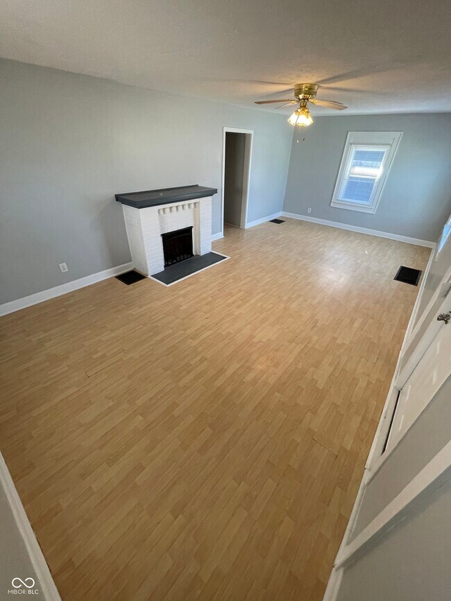 Foto del edificio - 1019 Churchman Ave