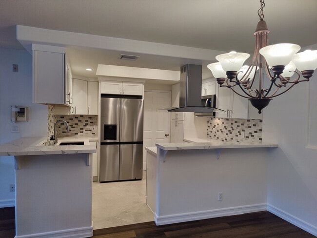 Building Photo - 4430 Noble Ave