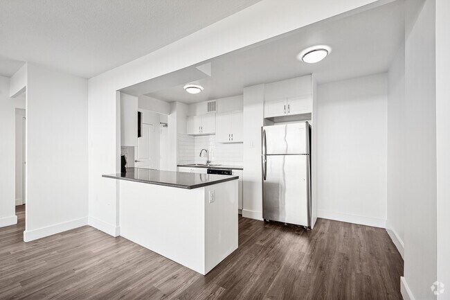 1 chambre, 1 salle de bain - 694 pi² - Cuisine - 3390 Keele St
