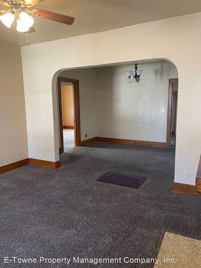 Building Photo - 2 br, 1 bath House - 216 N Madison