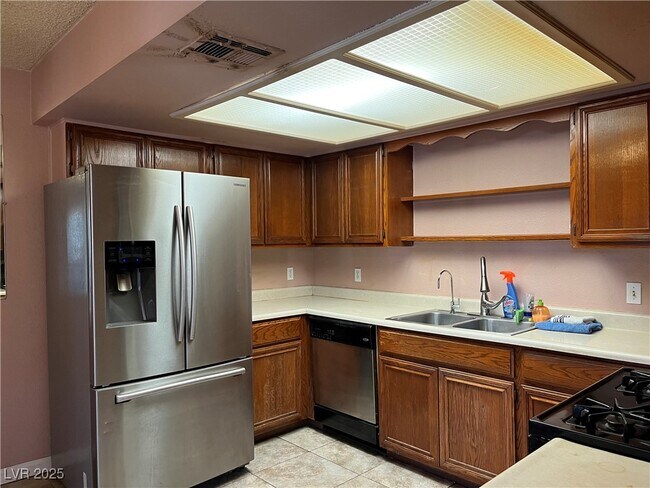 Foto del edificio - 5576 W Rochelle Ave.