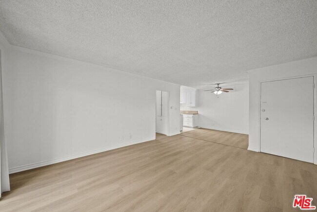 Foto del edificio - 8371 Northgate Ave