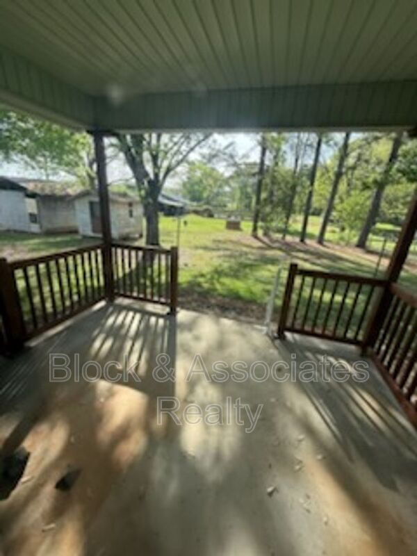 Foto del edificio - 7176 New Hope Rd