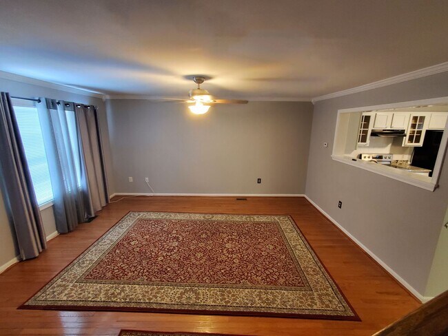 Foto del edificio - Welcome to your next home, where comfort meets convenience!