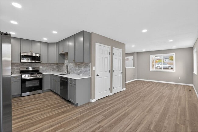 Building Photo - 227 Crestone Ave