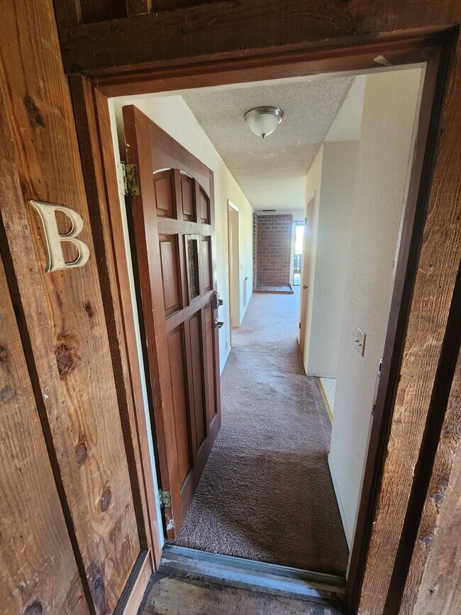 Building Photo - 2048 Swazey St