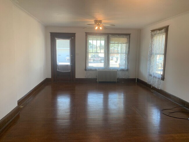 Foto del edificio - 3 Bedroom House with Shared Yard-Dallastow...