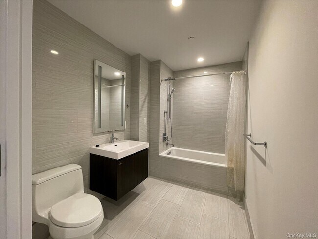 Foto del edificio - 131-05 40th Rd