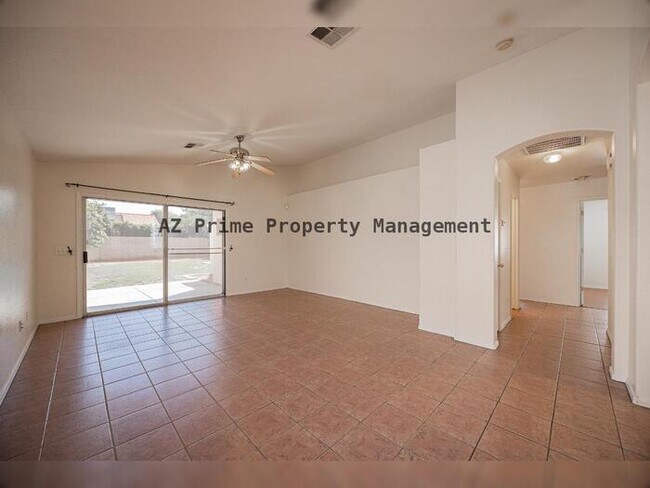 Building Photo - 601 S Silverbrush Dr