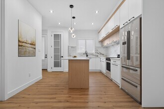 Building Photo - 9234-9234 85 St NW