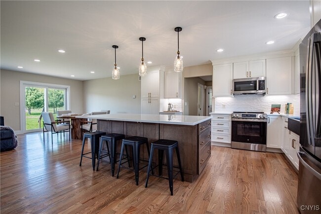 Building Photo - 6251 Meadow Dr