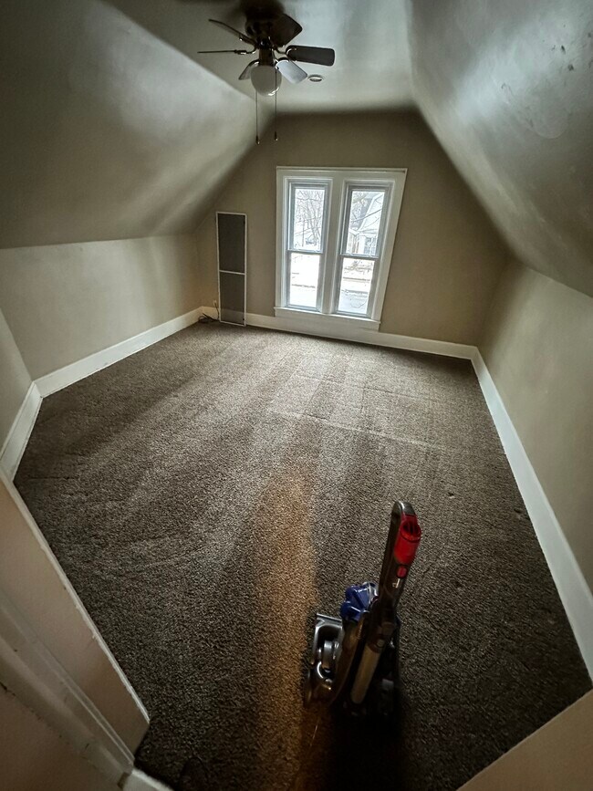large bedroom - 1302 Mississippi St