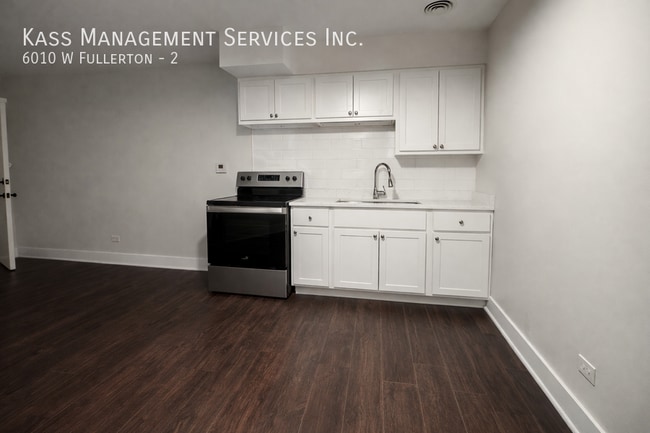 Foto del edificio - 6010 W Fullerton Ave