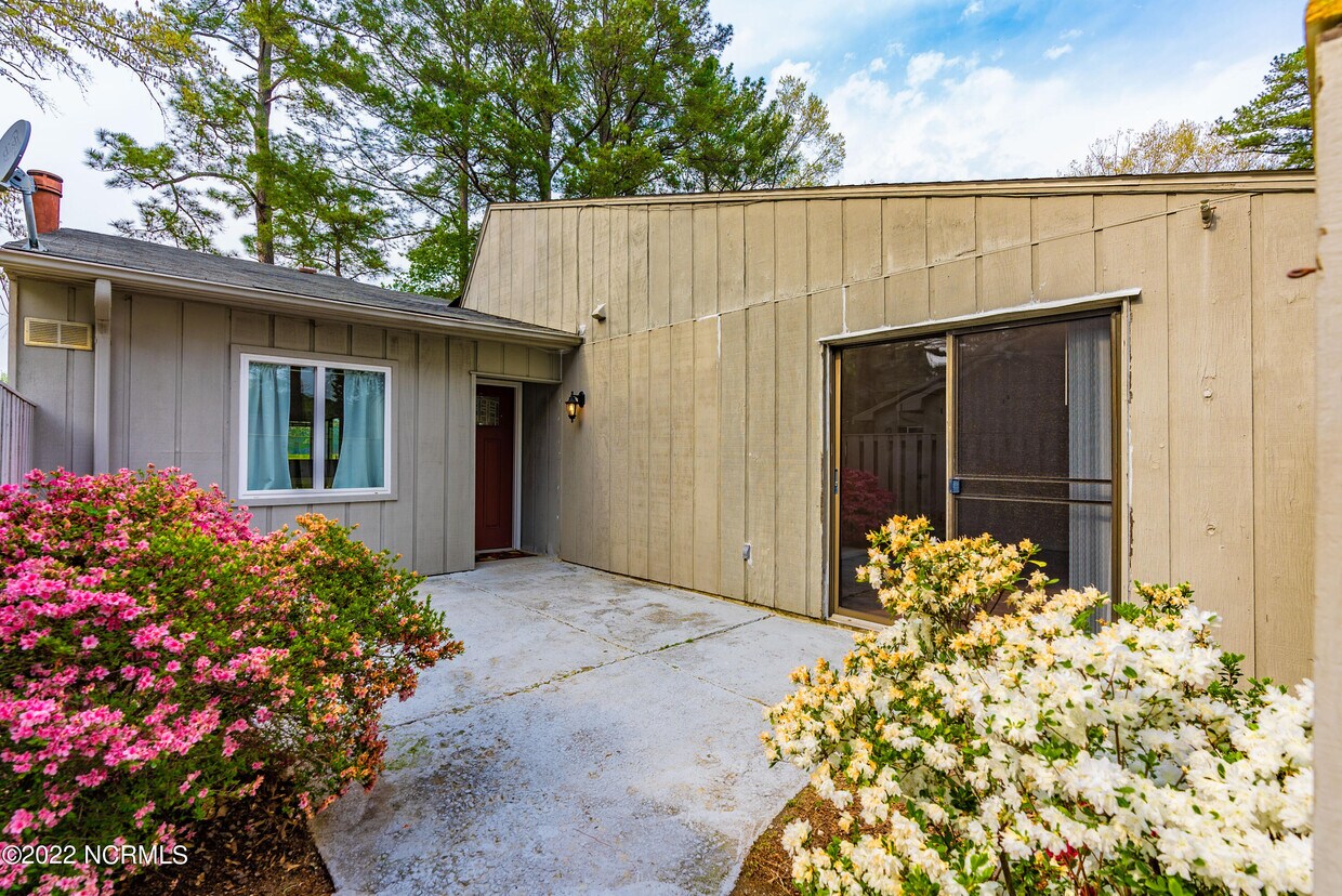 Primary Photo - 106 Mallard Cove