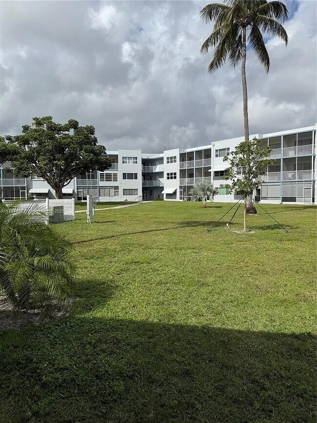 Building Photo - 2200 N Park Rd