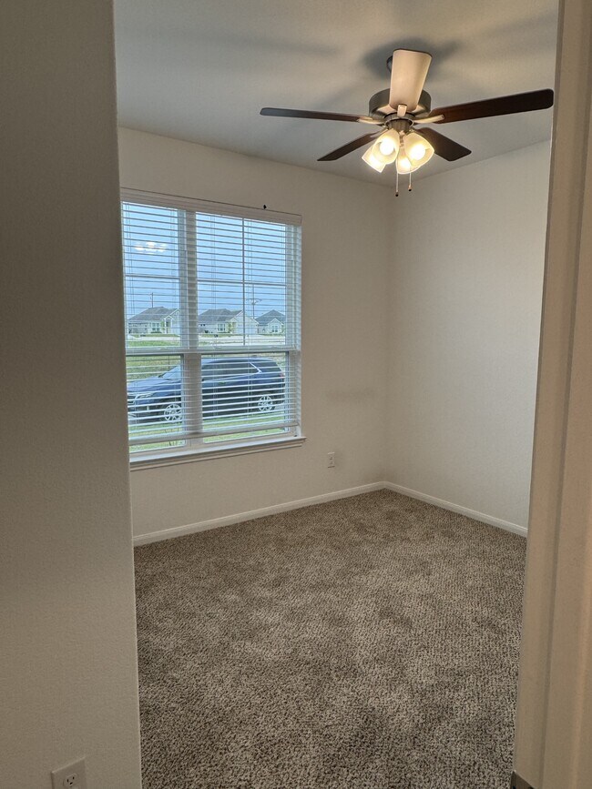 Foto del edificio - 8018 Timber Holw Ln