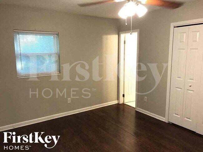 Foto del edificio - 9305 N Forest Hills Dr