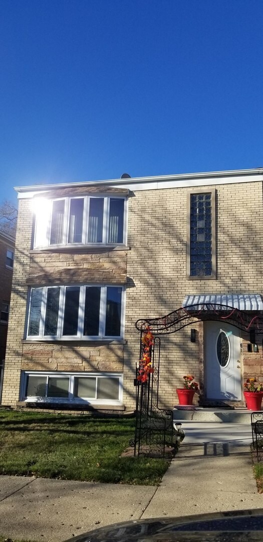 Building Photo - 1330 N Laramie Ave