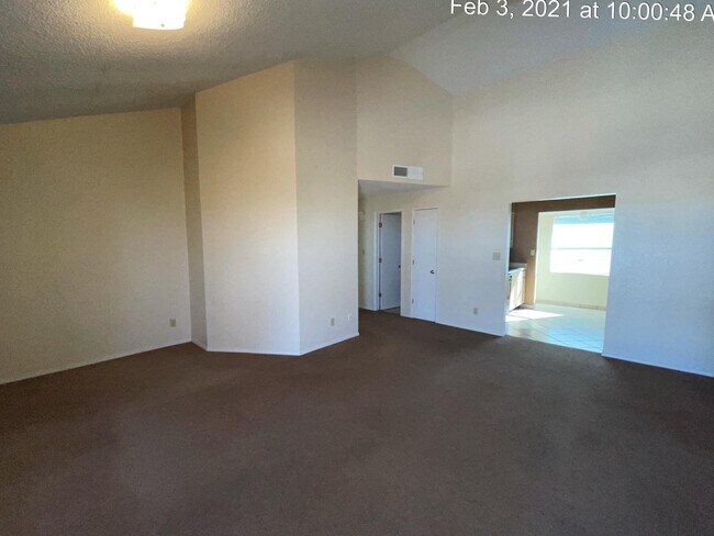 Building Photo - 592 Bartlett Dr
