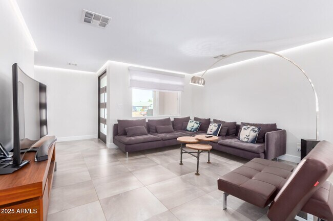 Foto del edificio - 5129 E Presidio Rd