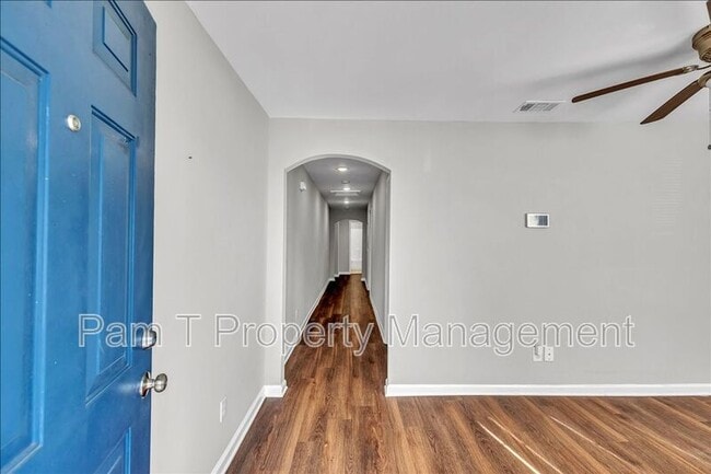 Building Photo - 1024 W 39th St