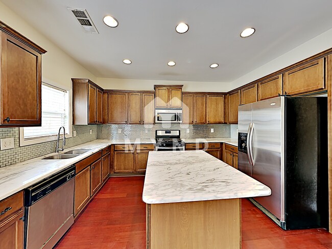 Foto del edificio - 3721 Lake Enclave Way