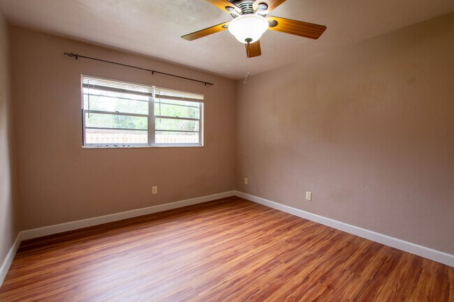 Foto del edificio - 2351 SW 32nd Pl