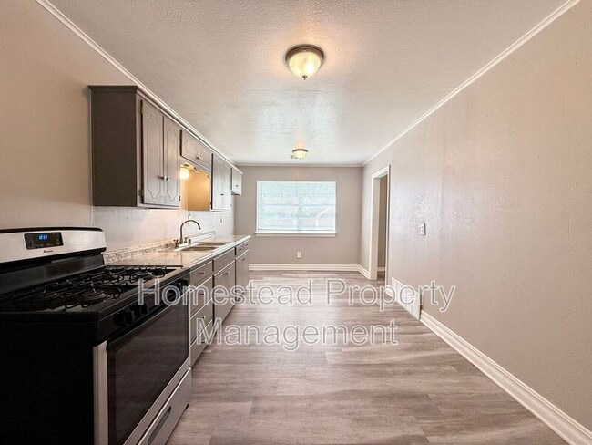 Photo - 1724 E Park Pl House