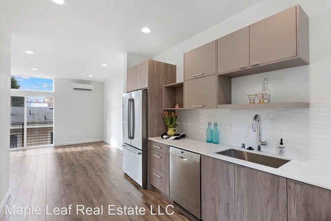 Building Photo - 2 br, 2 bath House - 2723C S. Norman Street