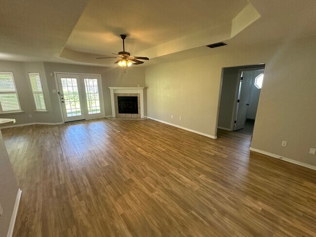 Foto del edificio - 3104 Valley Oaks Cir