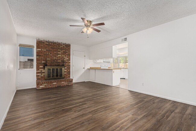 Building Photo - Large redone home in north Glendale