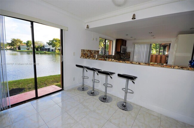 Foto del edificio - 140 Wimbledon Lake Dr