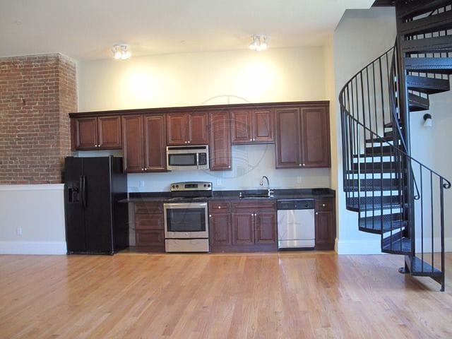 Foto del edificio - Davis Square / Alewife area, deleaded 4 be...
