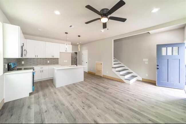 Building Photo - 19106 Sears Dr