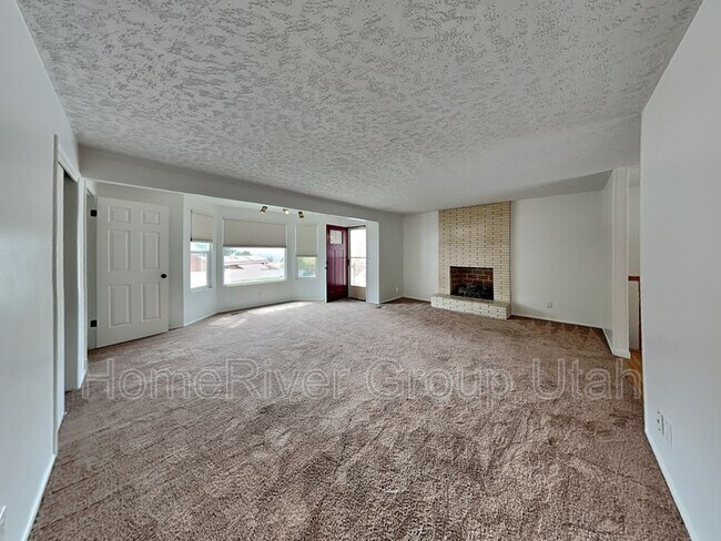 Building Photo - 892 E 3250 N